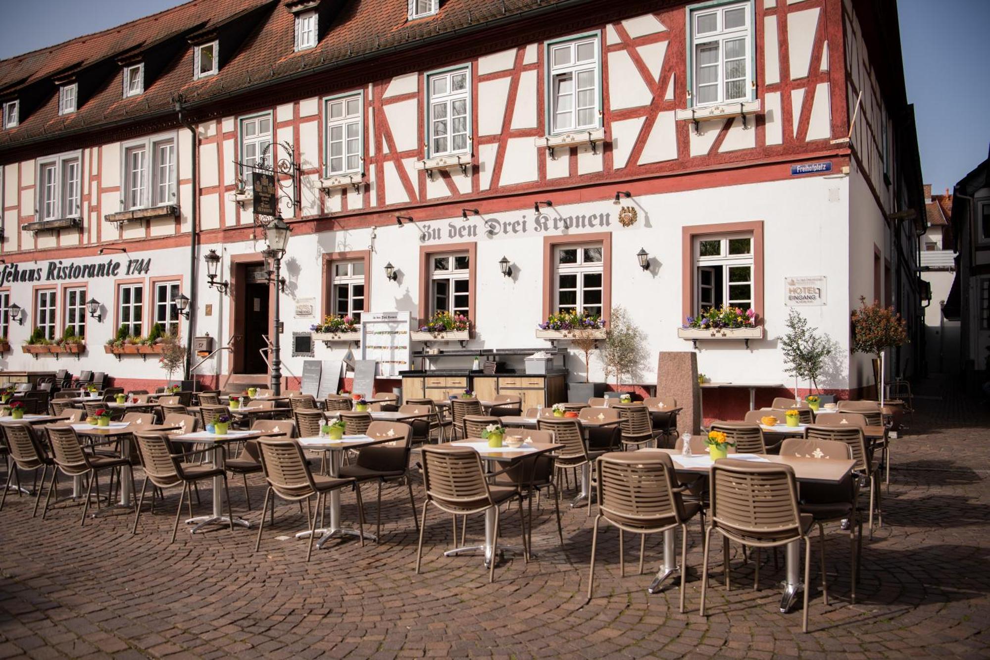 Hotel Zu Den Drei Kronen Seligenstadt Exterior foto