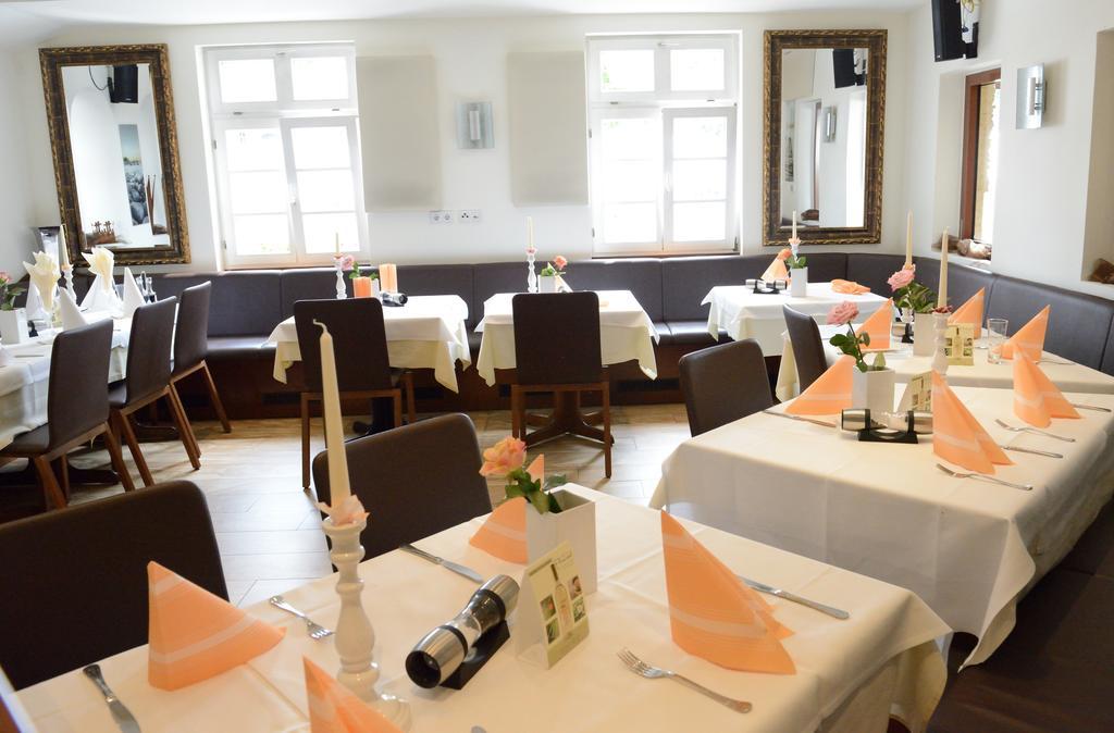 Hotel Zu Den Drei Kronen Seligenstadt Exterior foto